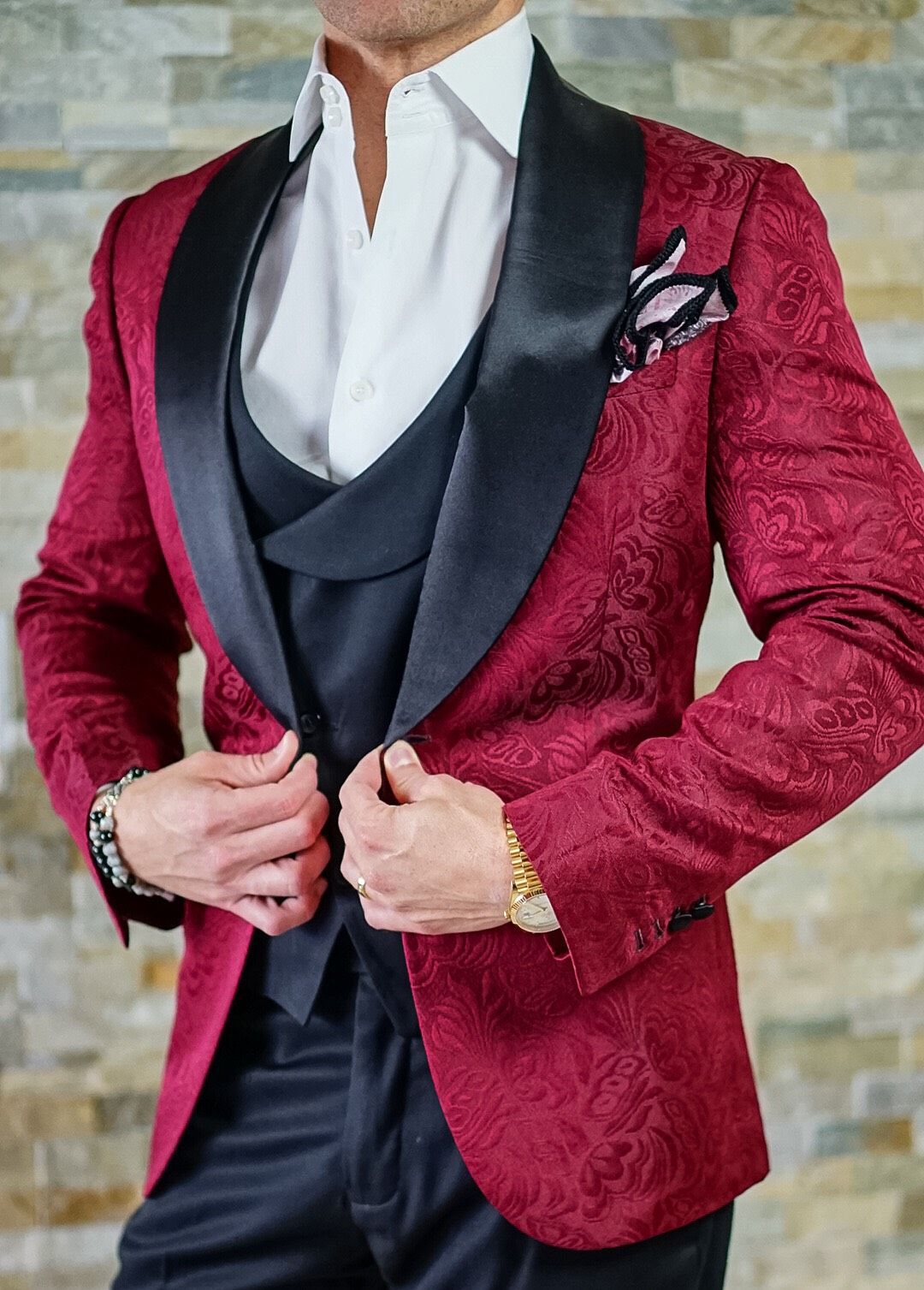 Choose the dinner coat to attend a great event