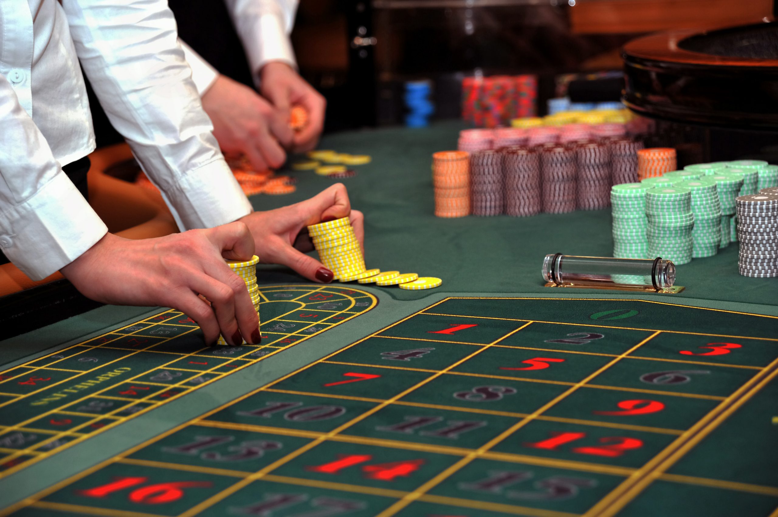 Strategy for On the web Blackjack — Decreasing the Internet casino Benefit